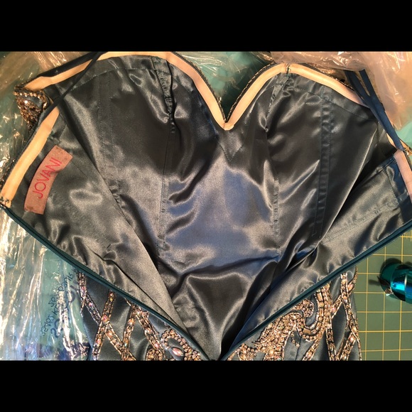 Jovani Gown - Picture 5 of 6